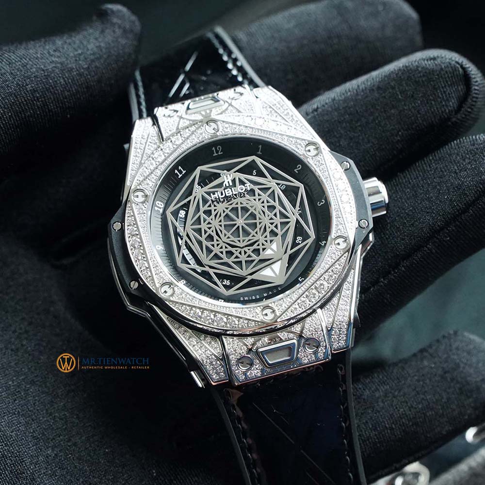 HUBLOT SANG BLEU STEEL PAVÉ DIAMONDS SIZE 39MM 465.SS.1117.VR.1704.MXM18 96 viên kim cương 1.00 ct và Titanium với Hexagonal