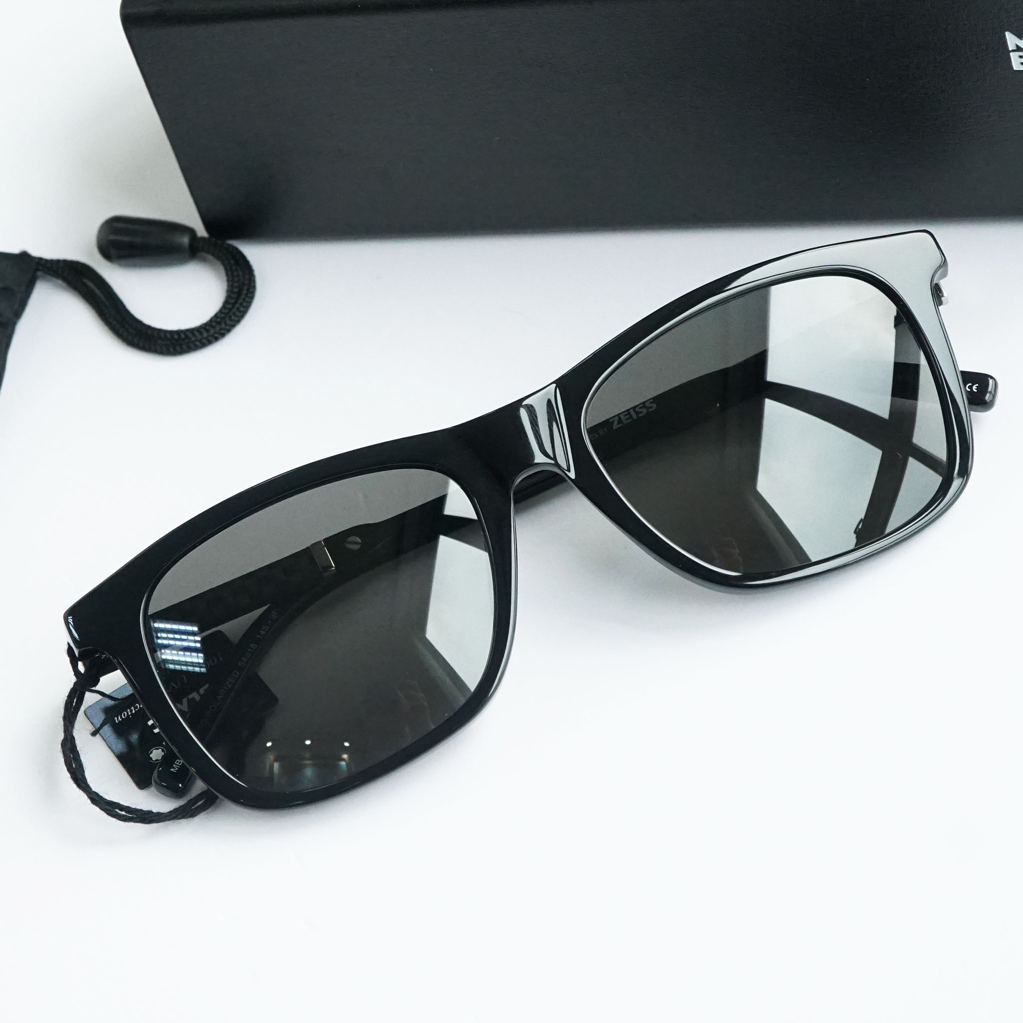 Kính mắt Mont Blanc Polarized Grey Square Sunglasses MB606S 01D chính hãng
